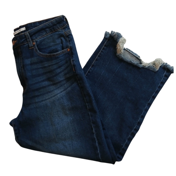 Women's wide legged ankle pants with distressed tassels around the ankle - Picture 2 of 5